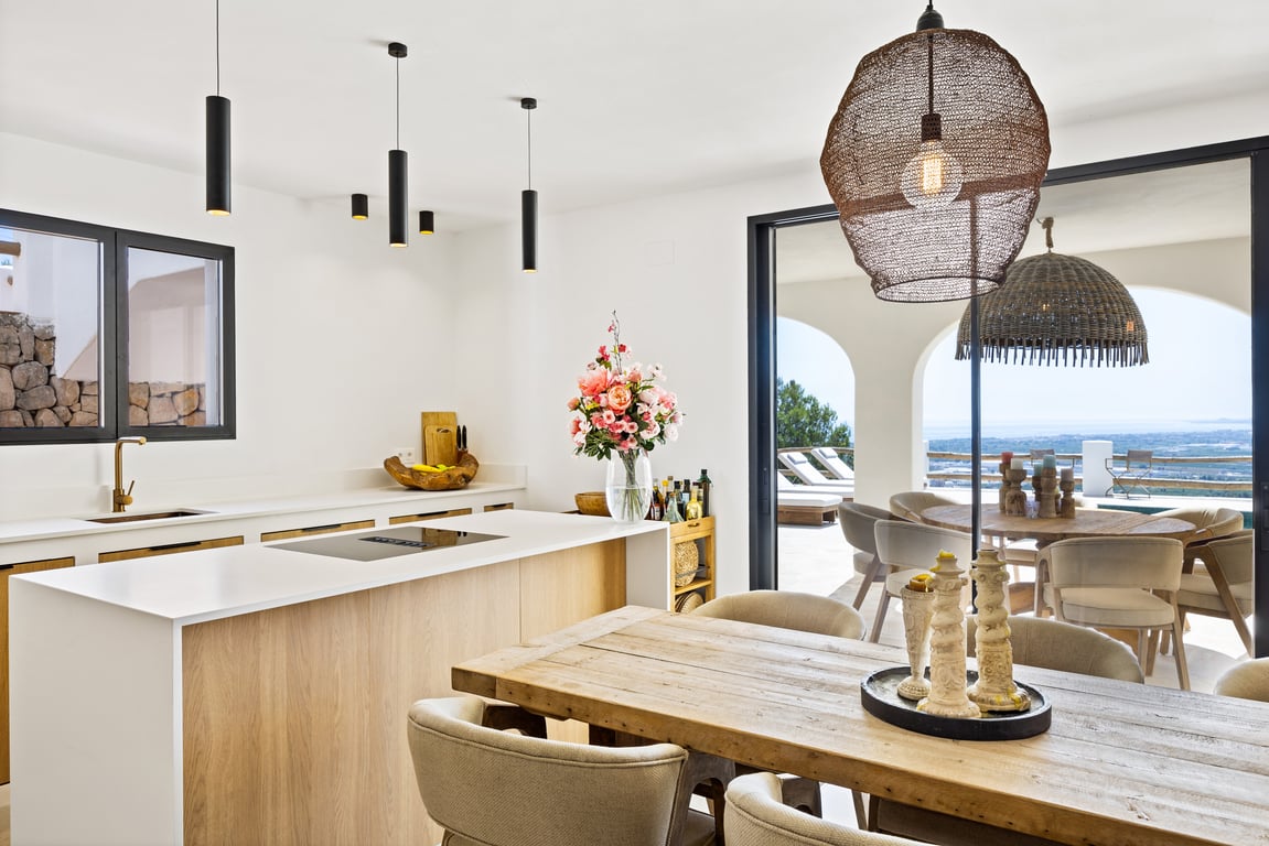4-bed Villa in Oliva photo 6
