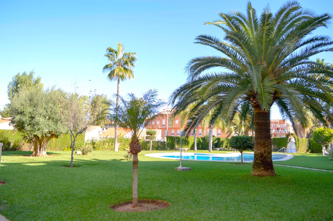 Apartamento 2 dormitorios con piscina al lado del mar, zona Las Brisas - 14