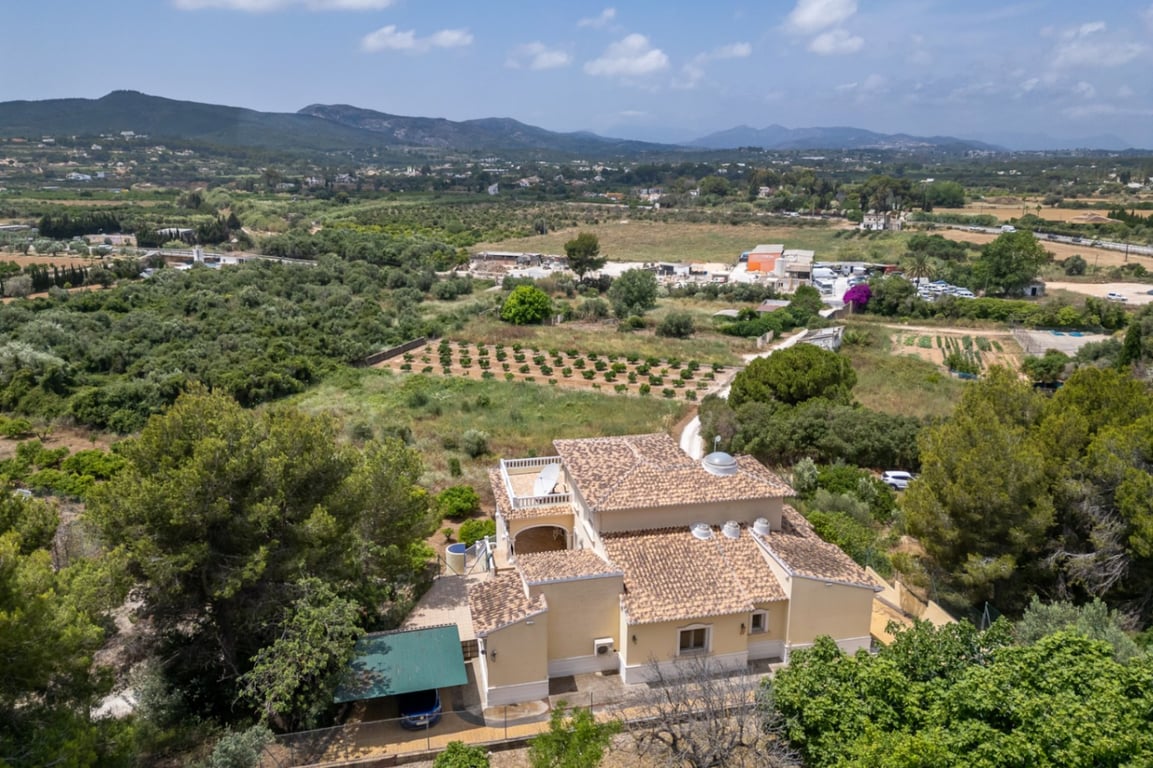 Villa con vistas abiertas en zona tranquila próxima al centro del pueblo de Jávea - 45