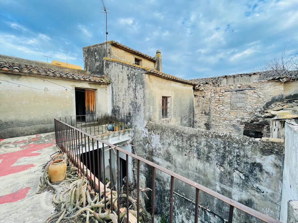 Vergel. Casa de pueblo grande con muchas posibilidades en venta - 7