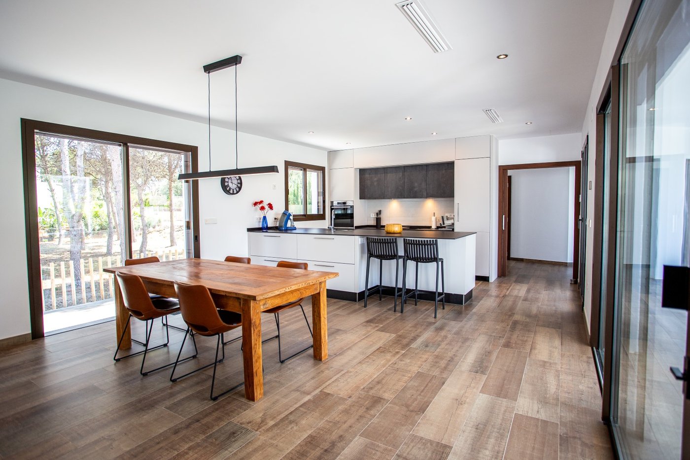 Elegant Modern Villa in Jávea — 3 Bed · 3 Bath · Near Cala Blanca · €1,650,000
