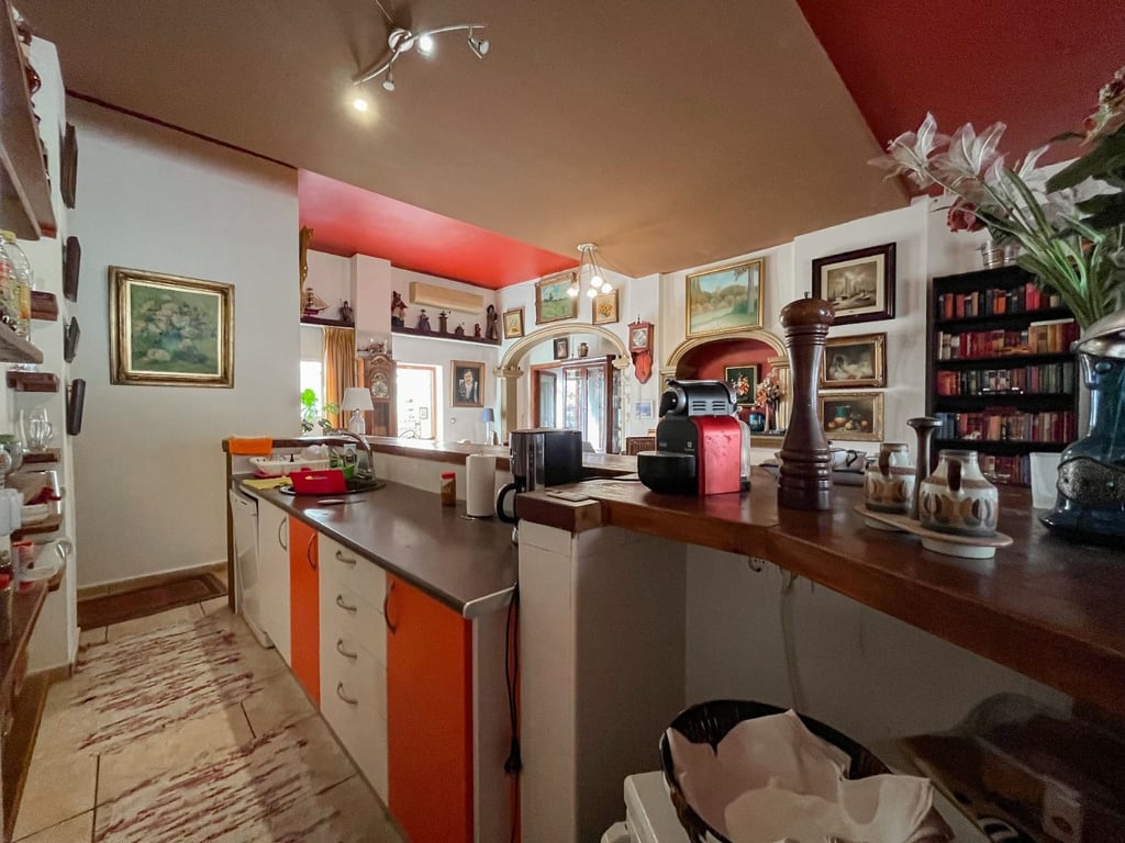 Casa en venda a Dénia amb llicència activa de restaurant a Las Marinas, a 500 m de la mar, km. - 39