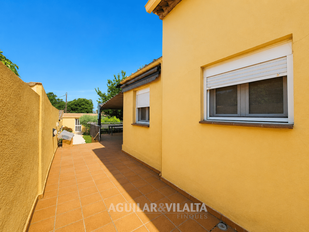 CASA UNFIMILIAR - 16