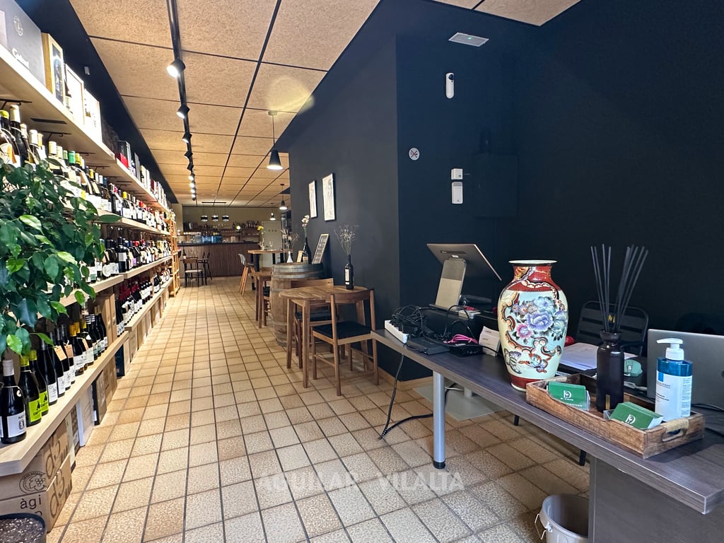 Bodega con degustación en traspaso en el centro - 8