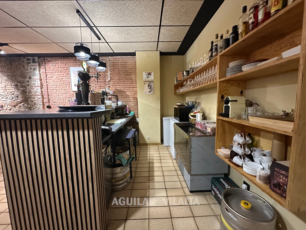 Bodega con degustación en traspaso en el centro - 11
