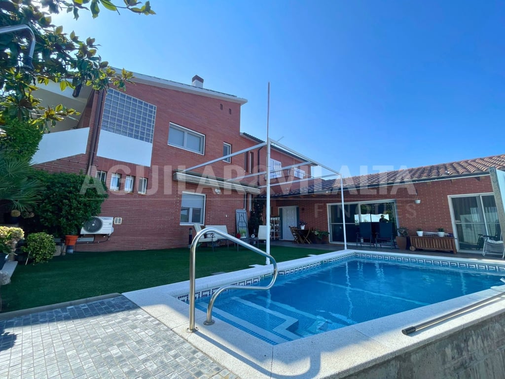 para dos familias con piscina - 80