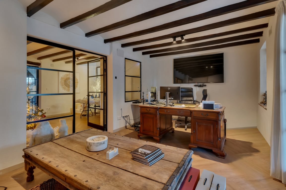 Exclusiva finca completamente reformada con gran parcela de 11.367 m2 - 16