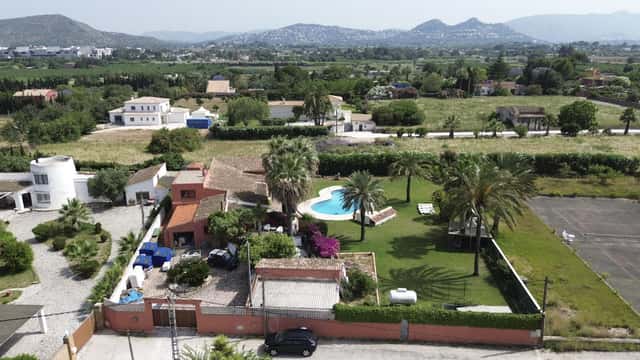 Villa in Dénia, 4 Schlafz., 284m²
