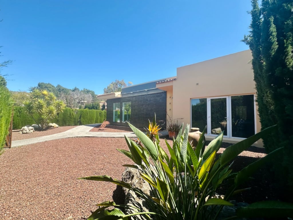 LS-MBOY7J - Commercial Property in Jávea