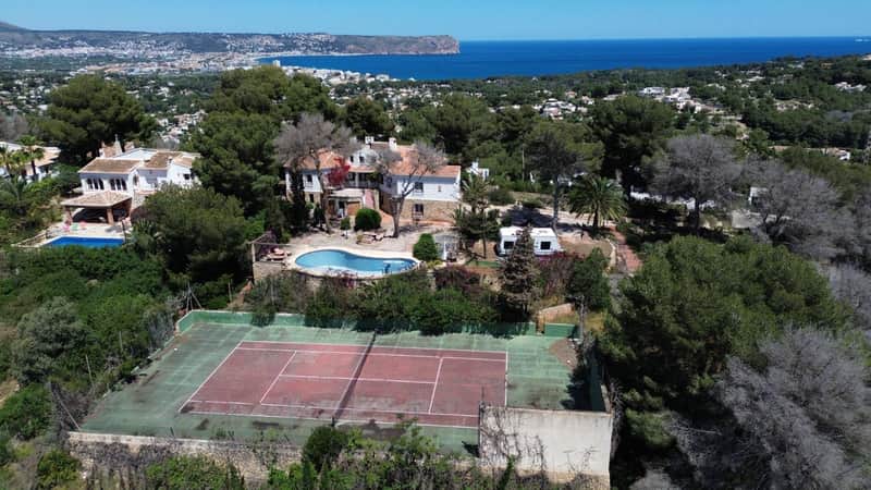 Exclusief off-market perceel met zeezicht in Jávea