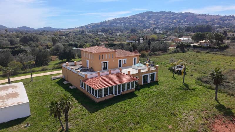 Ruim landgoed voor paarden in La Sella — meer dan 8.000 m²