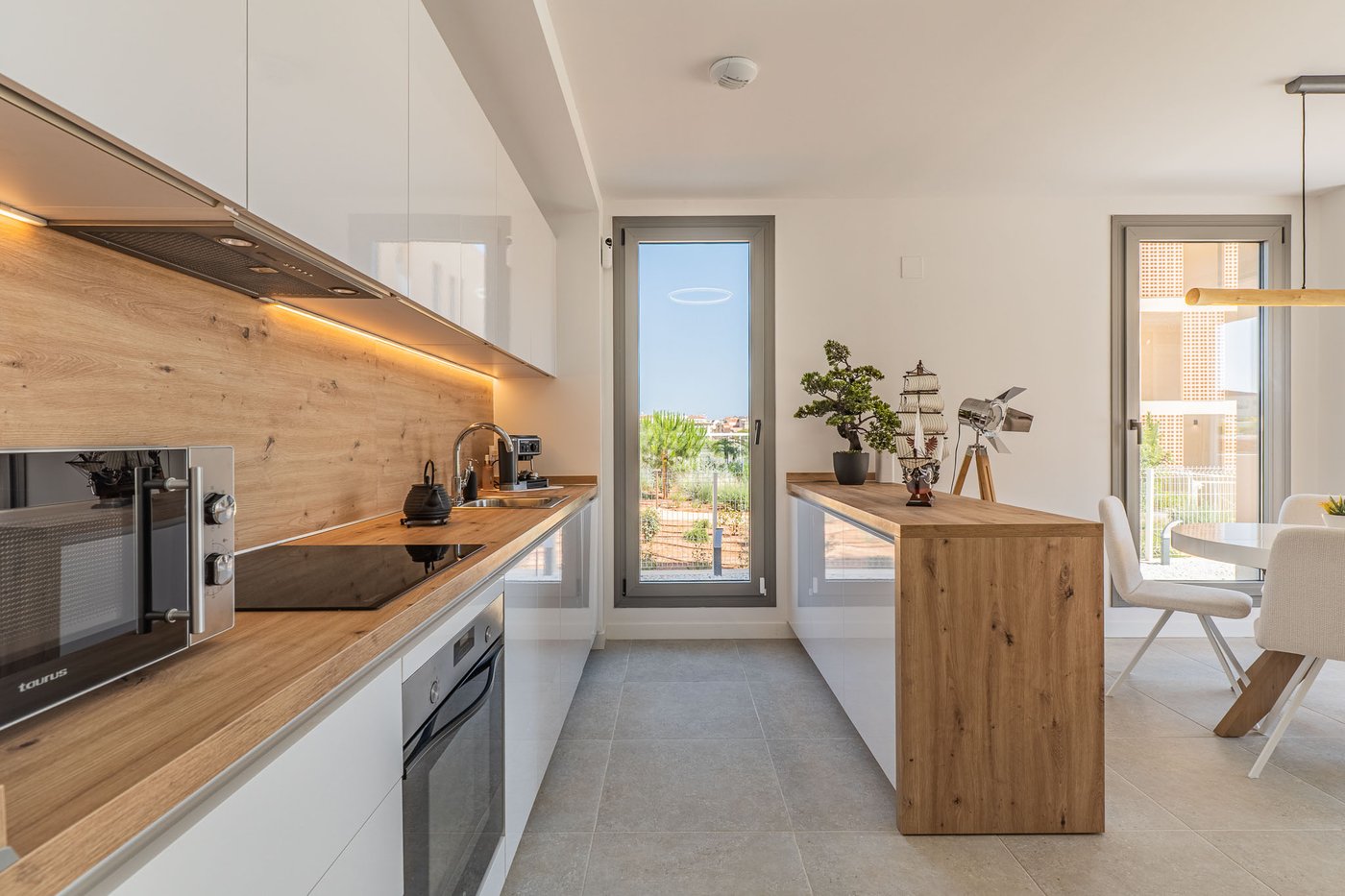 Apartamento planta baja nuevo con jardín privado — 3 dormitorios