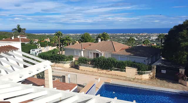 Villa met garage in Denia, 4 slk, 400m²