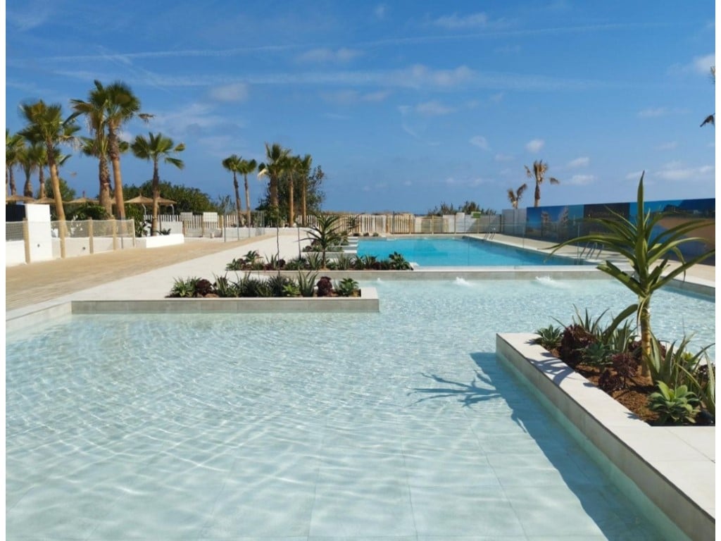 2-bed beachfront apartment with sea views in Denia