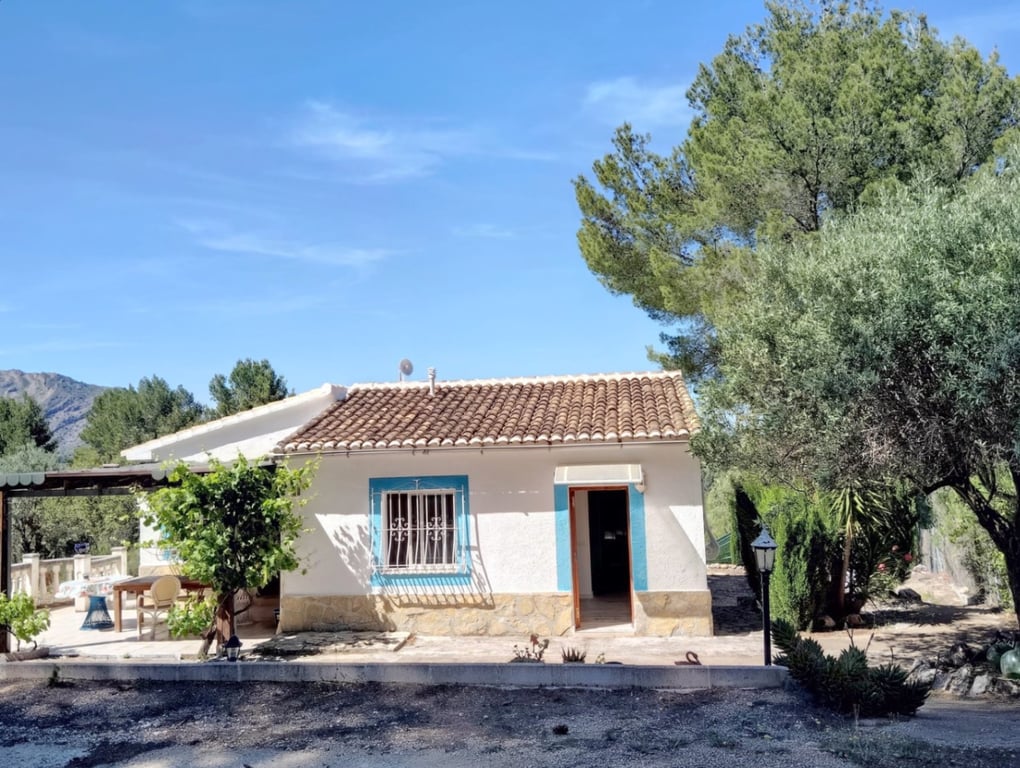 Casa de camp reformada a Parcent: tranquil·litat, parcel·la tancada, natura i confort en un entorn privilegiat. - 26