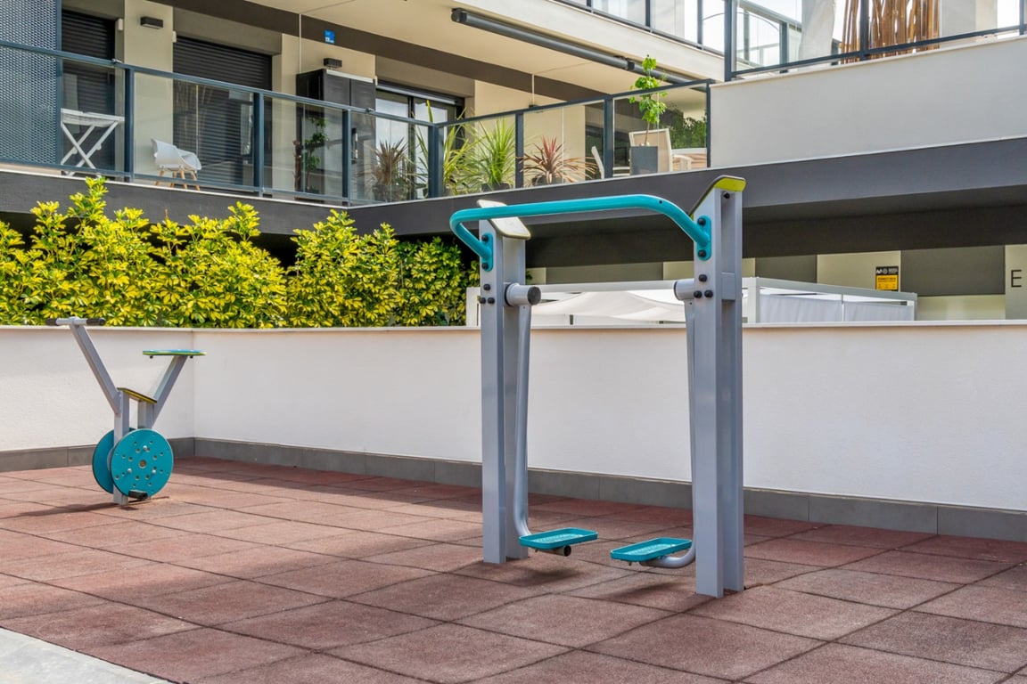 Moderno y elegante apartamento orientado al Sur con piscina, en Jávea - 27