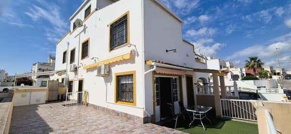 Rijwoning met 6 slaapkamers in Torrevieja