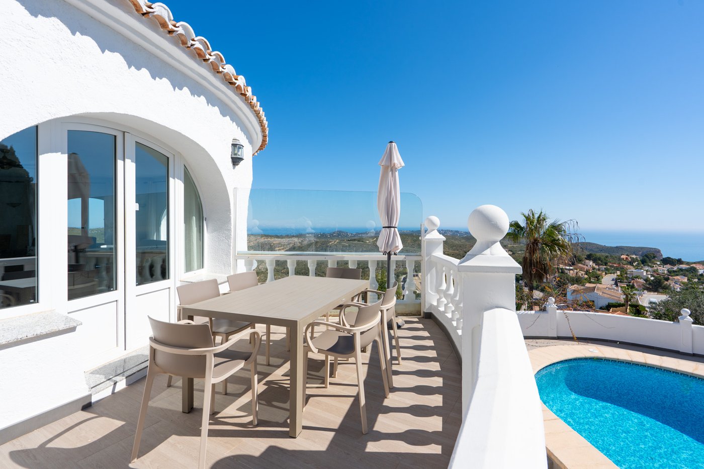 Villa tradicional con vistas panorámicas al mar en Cumbre del Sol