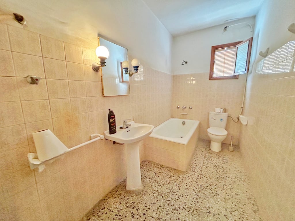 Gran oportunidad de inversión cerca del centro de Benissa – Casa adosada con garaje pra 6 coches  y gran terraza solarium - 5