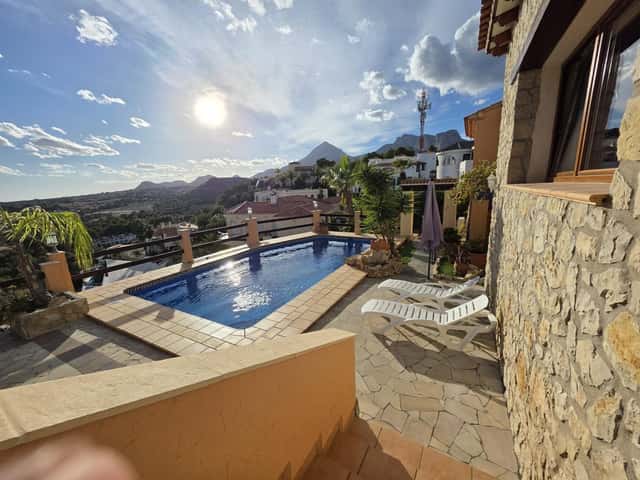3-bed villa with pool in Alfas del Pí, 270m²