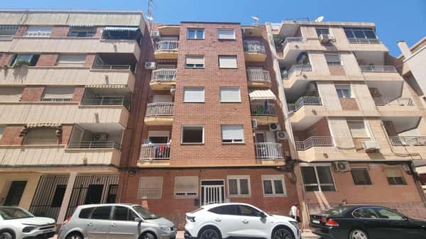 Gerenoveerd appartement met 3 zelfstandige studio's op 50 meter van het strand, Torrevieja