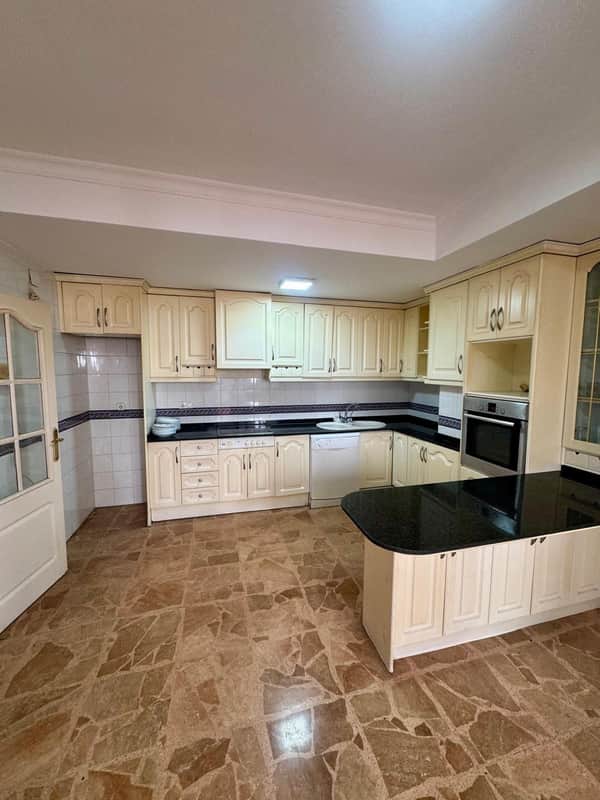 Appartement met 5 slaapkamers in Torrevieja
