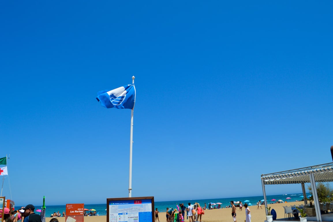 Apartamento 2 dormitorios con piscina al lado del mar, zona Las Brisas - 13