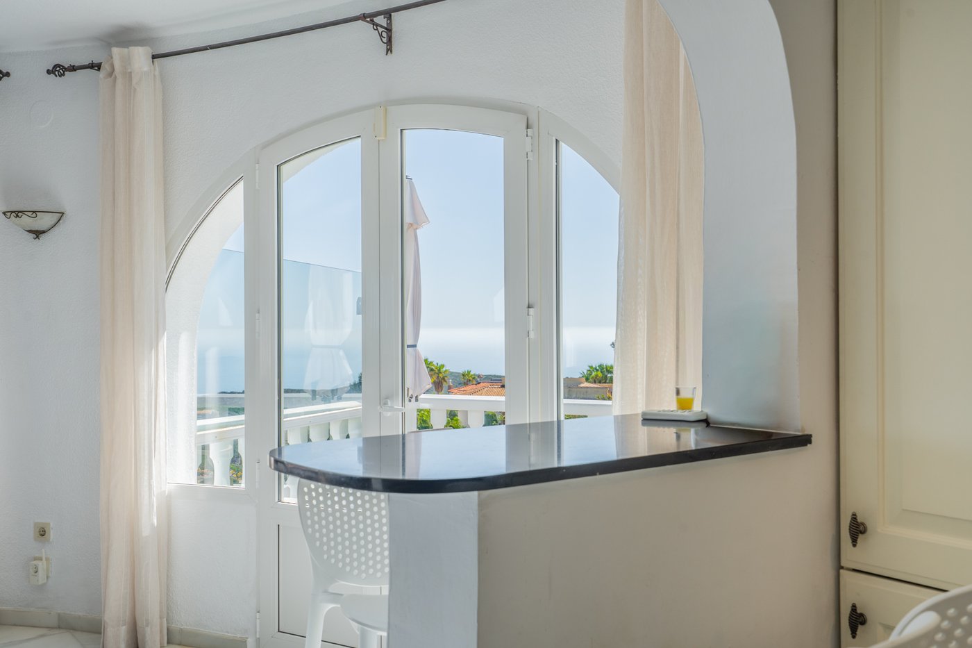 Villa tradicional con vistas panorámicas al mar en Cumbre del Sol