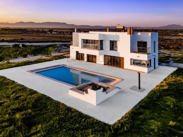 Villa in La Marina