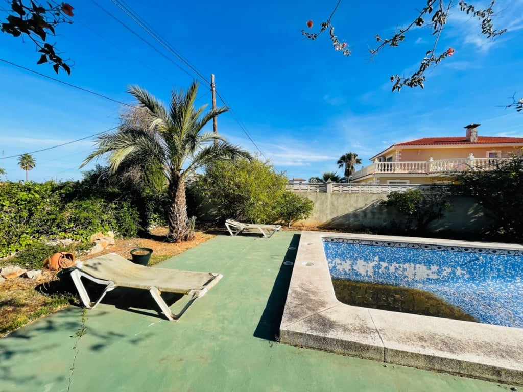 Denia. Chalet en buena área para reformar en venta - 21