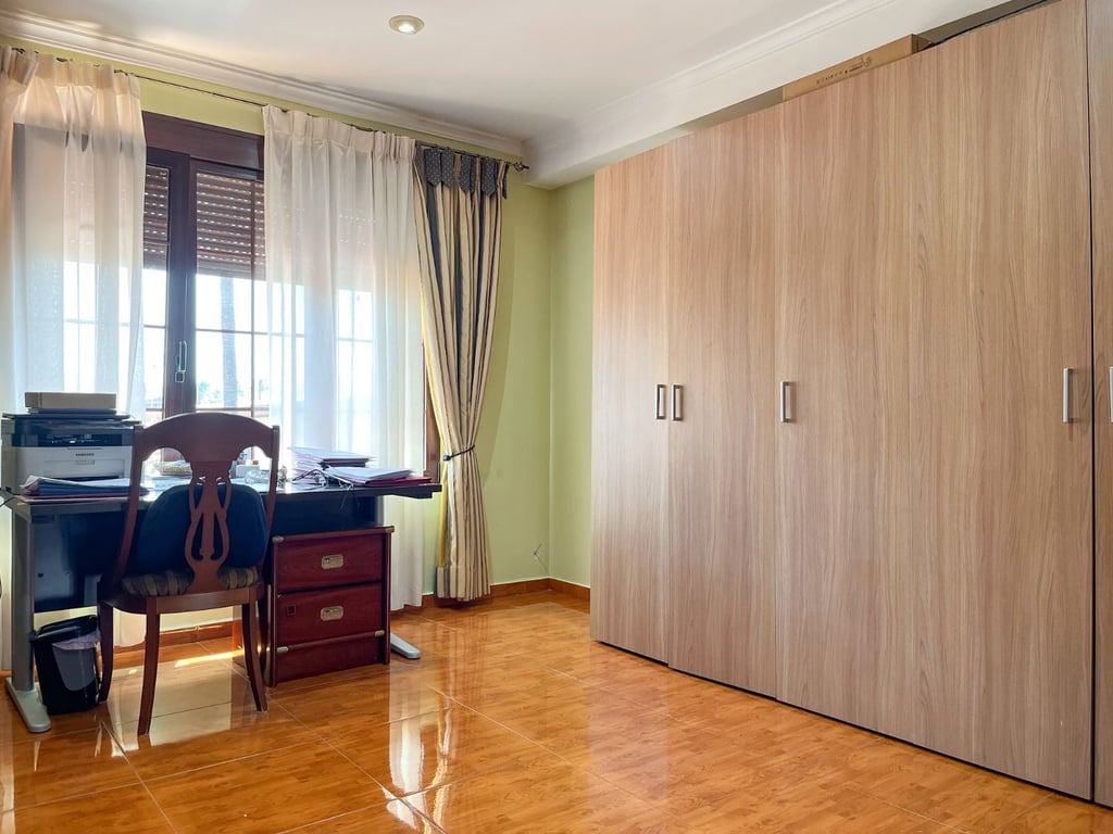 Casa a la venta en Dénia con licencia activa de restaurante en Las Marinas, a 500 m del mar, km - 7