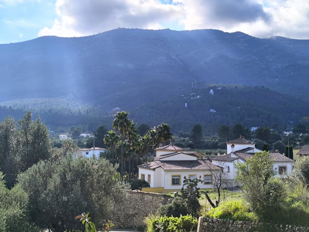 Casa en venda a Parcent amb gran parcel·la urbana i vistes panoràmiques - 3