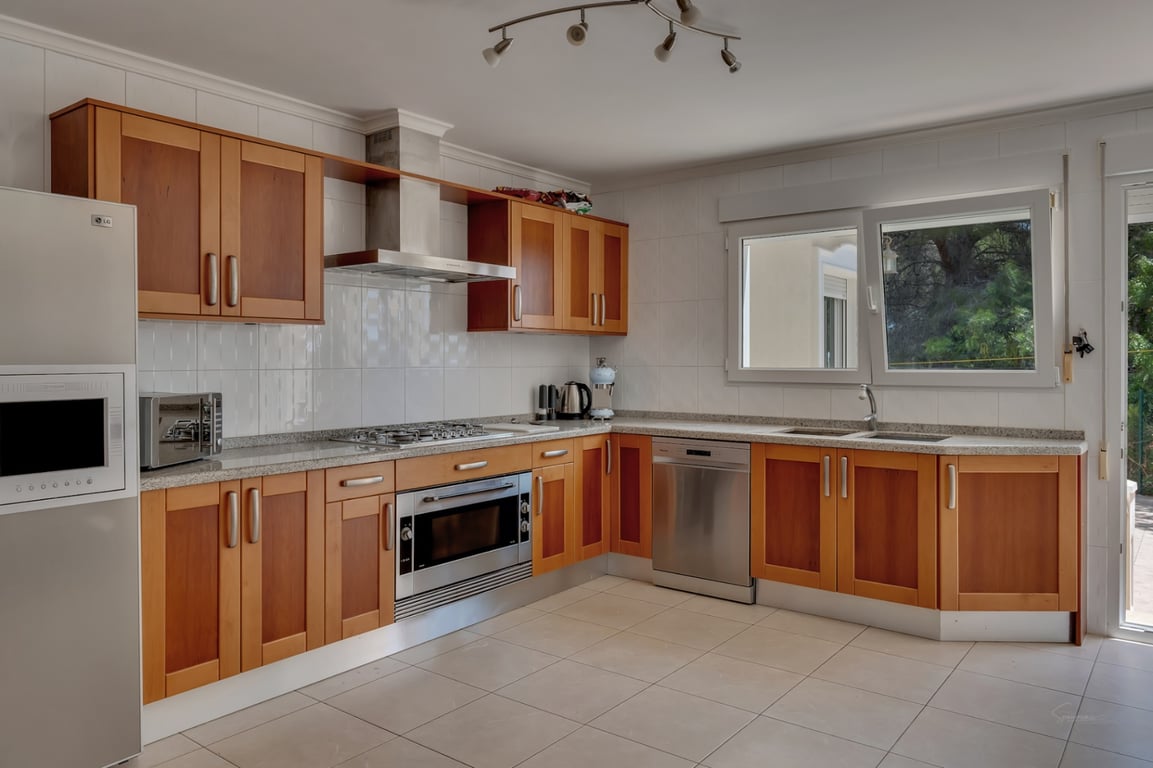 Villa con vistas abiertas en zona tranquila próxima al centro del pueblo de Jávea - 16