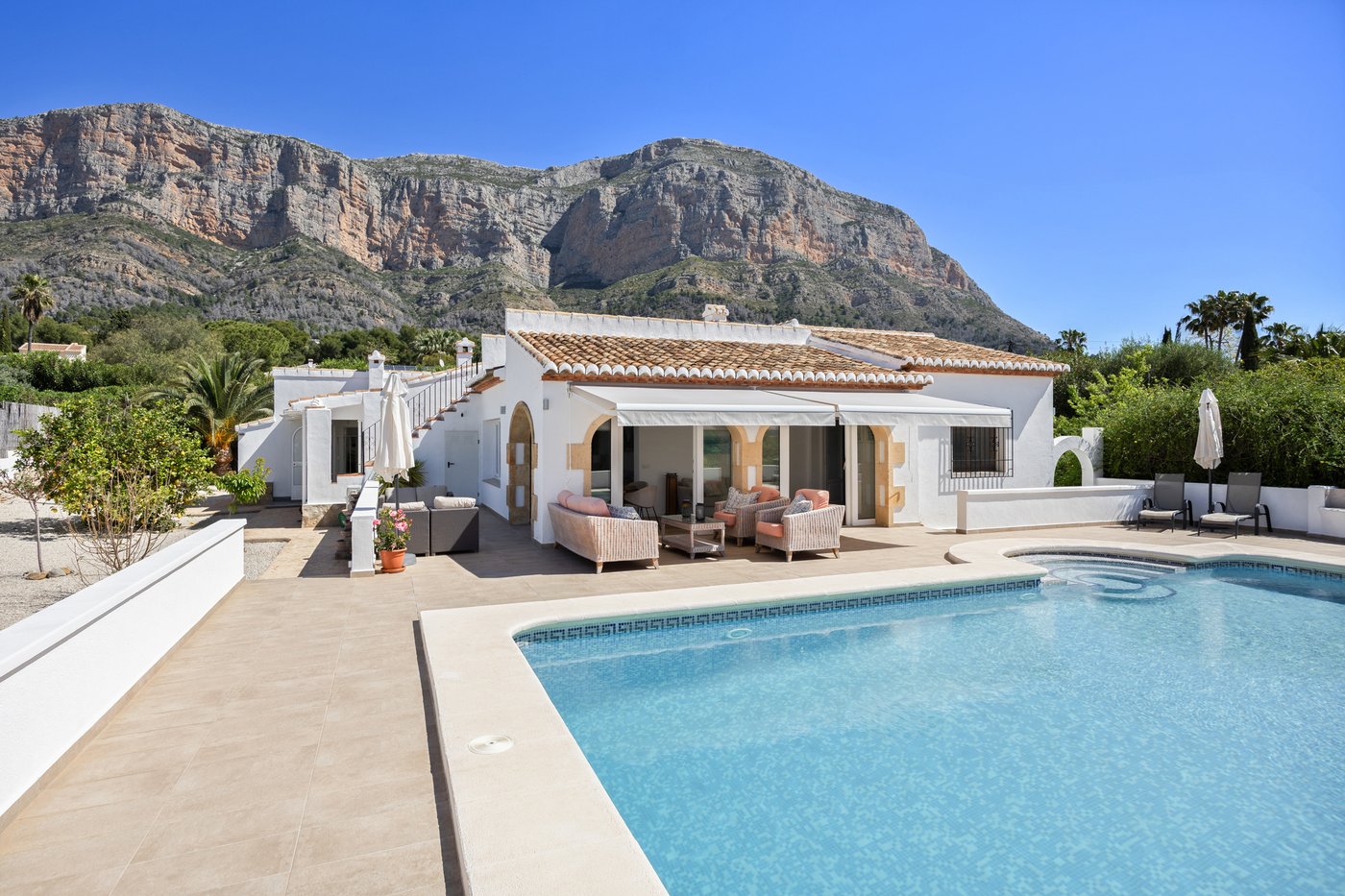 Montgó Valls south-facing villa — 4 bed, 3 bath in Jávea
