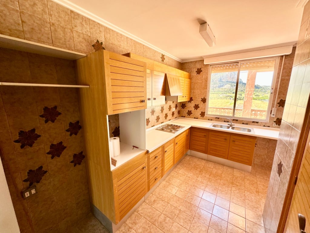 Oportunitat: Edifici amb Jardí de 180 m² i Terrassa amb Vistes al Mar - 12