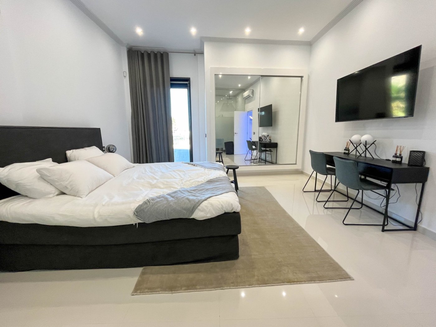 Villa Leonora - Elegant 3-Bedroom Villa with Sea & Mountain Views