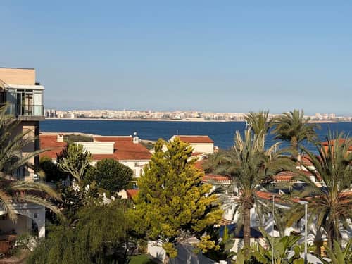 Gerenoveerd eerstelijns appartement met zeezicht in Torrevieja — foto 29