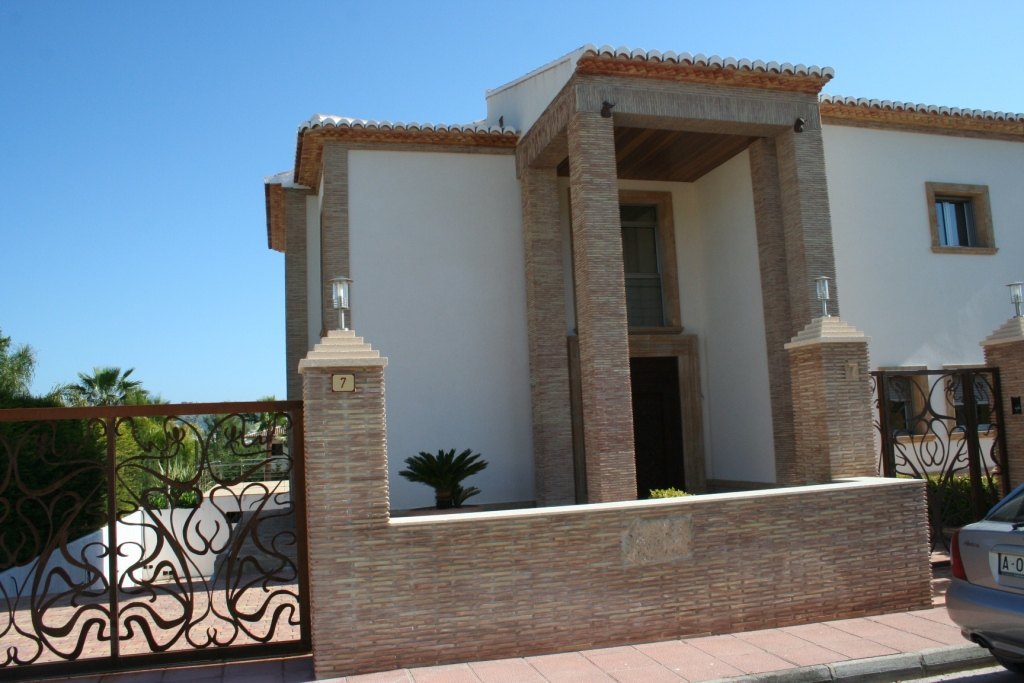 Property #RH20943 - 15