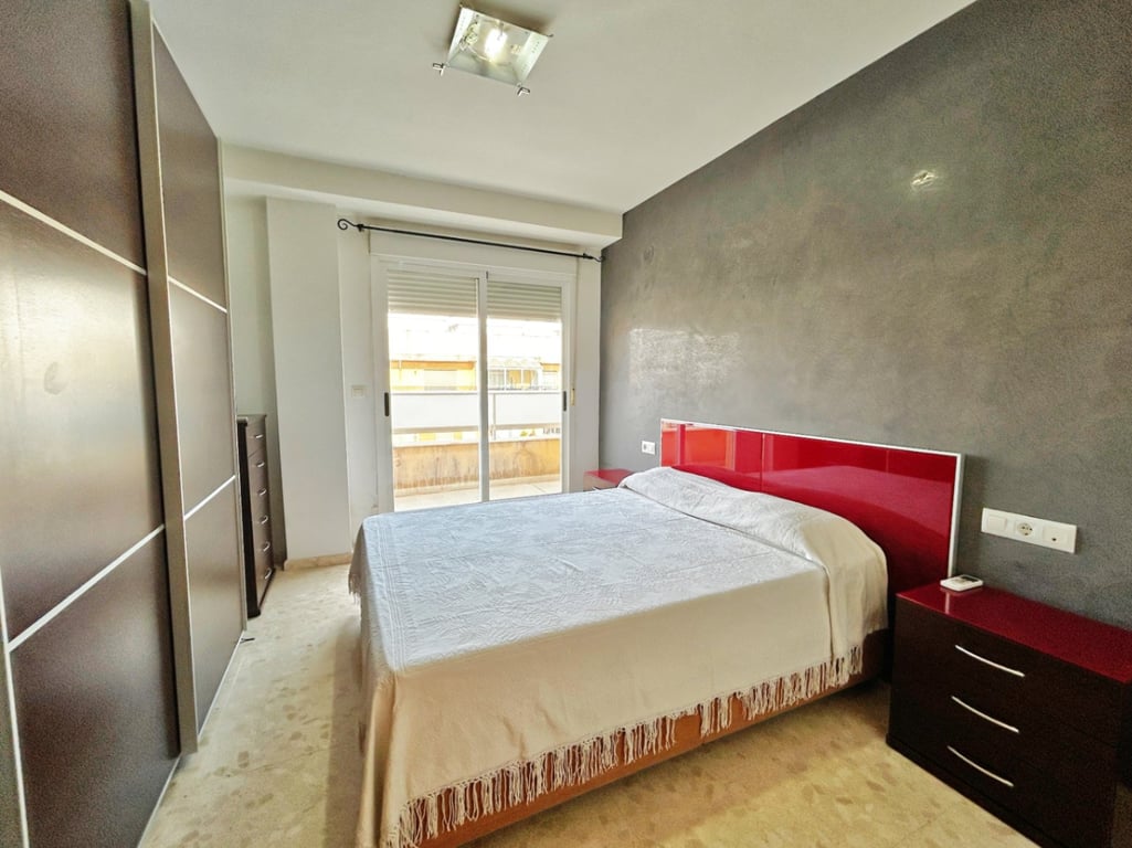 Ático en Oliva con vistas al mar, amplia terraza y garaje - 3