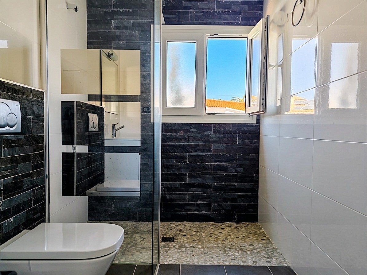 South‑facing modern villa in Calpe