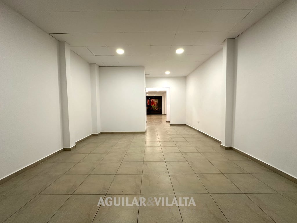 Commercial premises on Calle Corró - 9