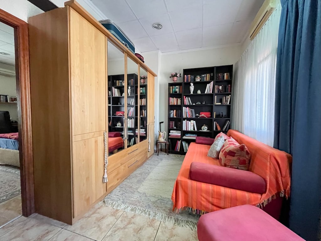 Casa a la venta en Dénia con licencia activa de restaurante en Las Marinas, a 500 m del mar, km - 24