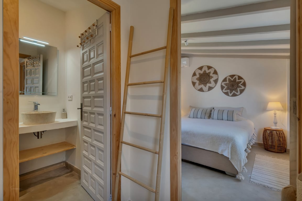 Exclusiva finca completamente reformada con gran parcela de 11.367 m2 - 39