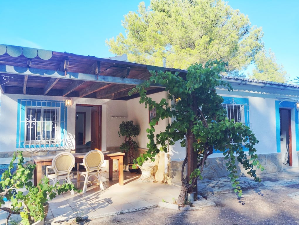 Casa de camp reformada a Parcent: tranquil·litat, parcel·la tancada, natura i confort en un entorn privilegiat. - 4