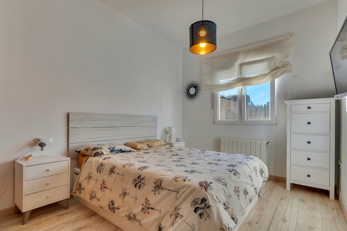 Adosado con una gran terraza con orientación Sur y piscina - 17