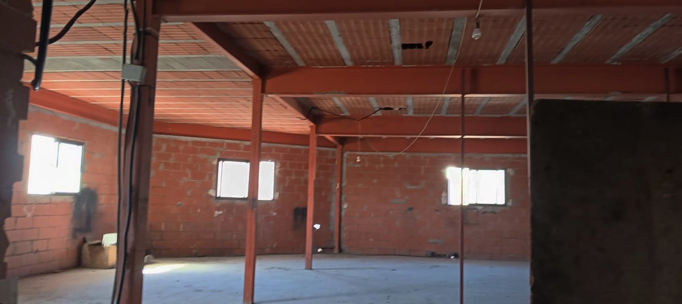 Edificio en venta para reformar en Teulada con dos locales comerciales - 2