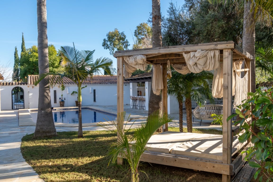 Exclusiva finca completamente reformada con gran parcela de 11.367 m2 - 7