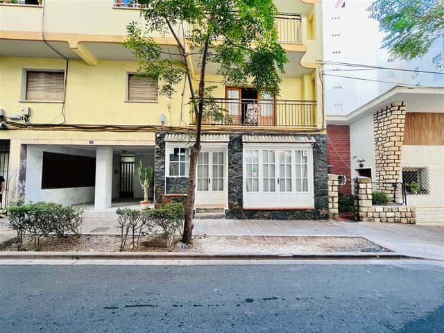 Immoble comercial in Calpe, 2-bed, 134m²