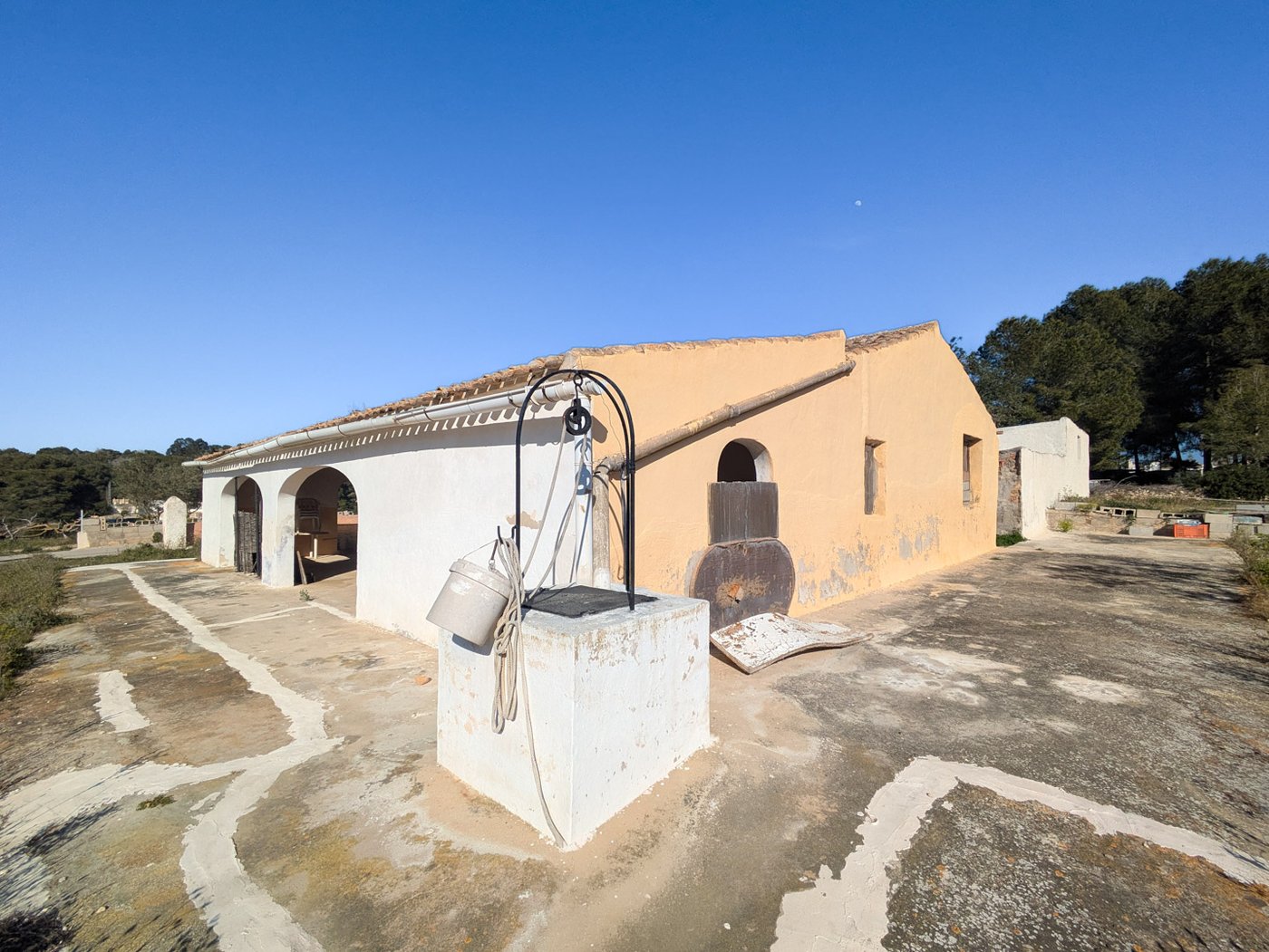 Traditional finca on large rustic plot in Jávea — Villa with renovation potential, €725,000