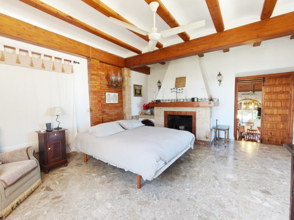 Villa en venta en el corazón del casco antiguo de Jávea con vistas al mar y parcela privada - 26